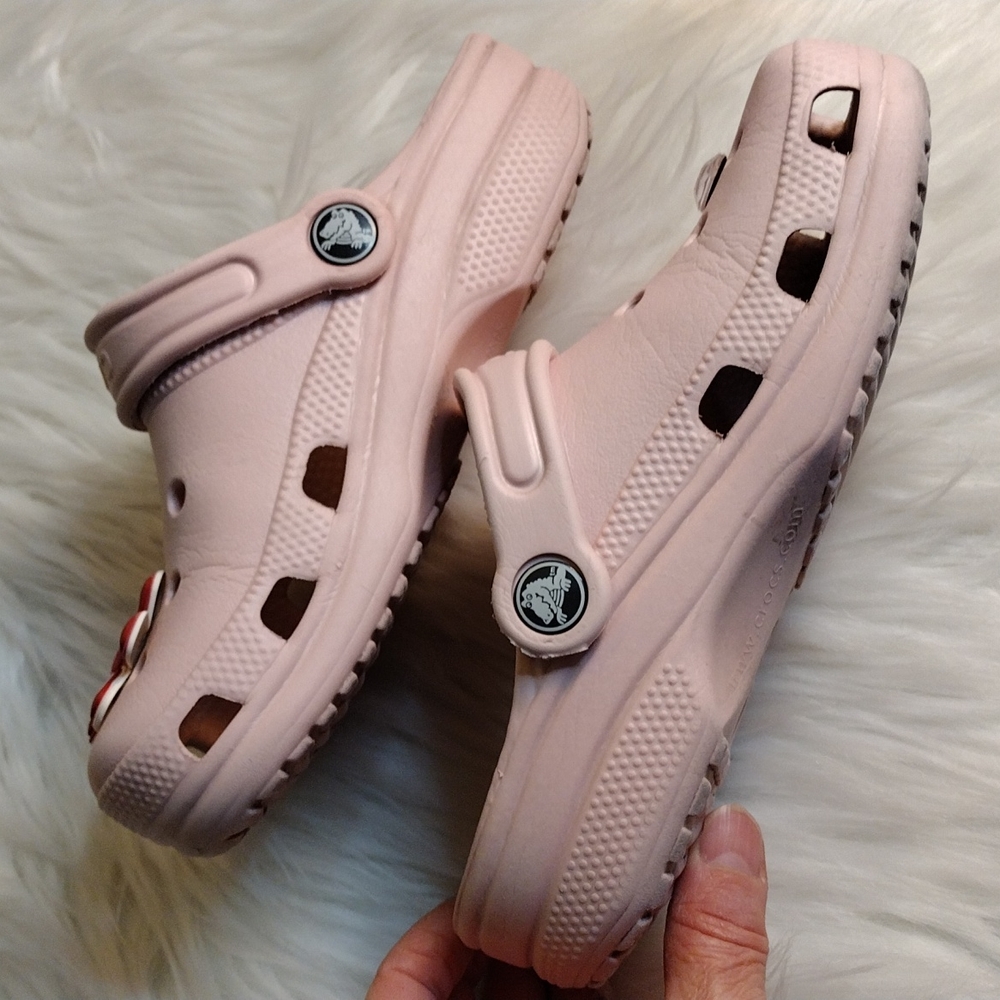 Crocs pink says sz M 1 W 3 will fit a child. - Picture 3 of 8